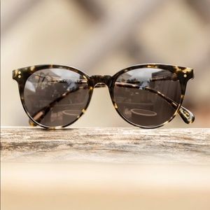 Brand new Raen sunglasses, style Norie! Brindle tortoise color way 🕶 with case!